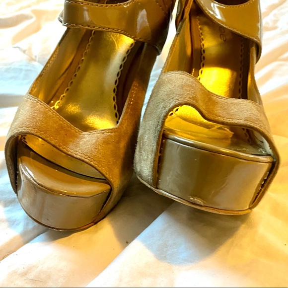 Tan sued & patent BEBE stiletto heels w/ankle straps, 6 inch - Picture 10 of 10